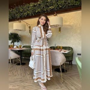 Stylish and tasteful long dress with long sleeves.